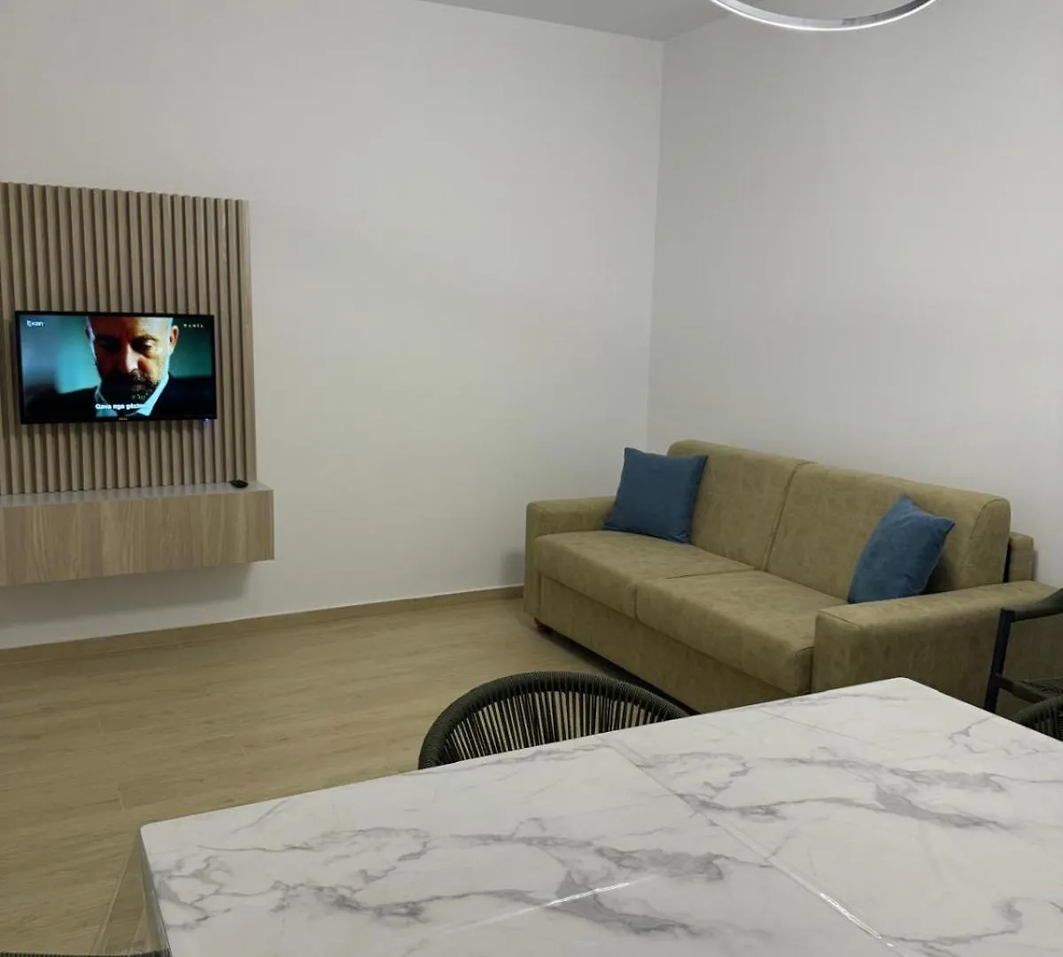Hi Mare Apartments 1 ヒマラ