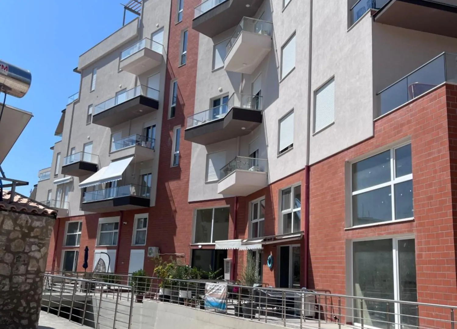 Hi Mare Apartments 1 location